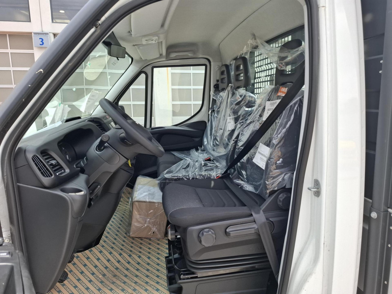 IVECO Daily 35S16 - Furgon: obrázok 5 IVECO Daily 35S16 - Furgon: obrázok 5
