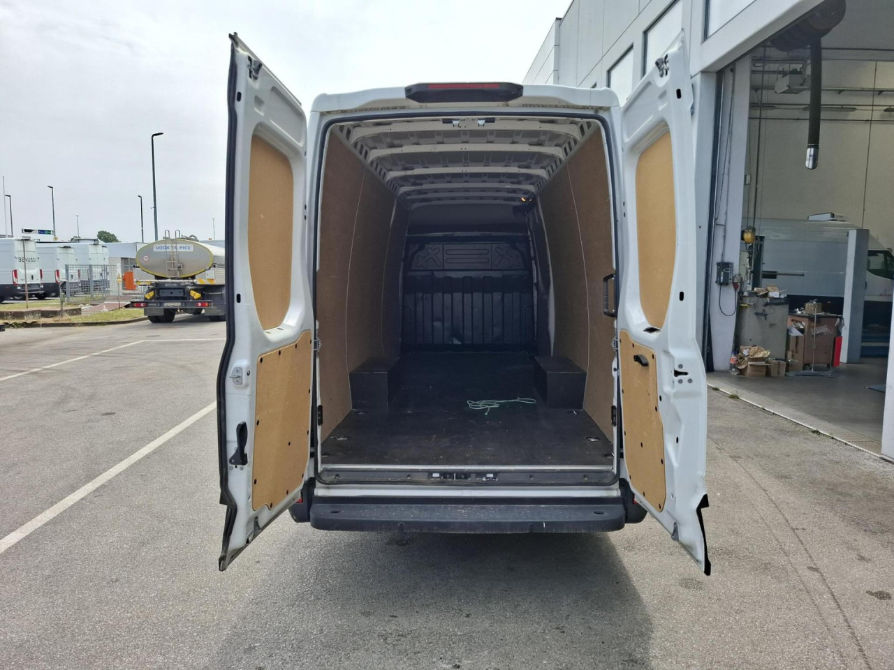 IVECO Daily 35S16V - Mikrobus: obrázok 5 IVECO Daily 35S16V - Mikrobus: obrázok 5