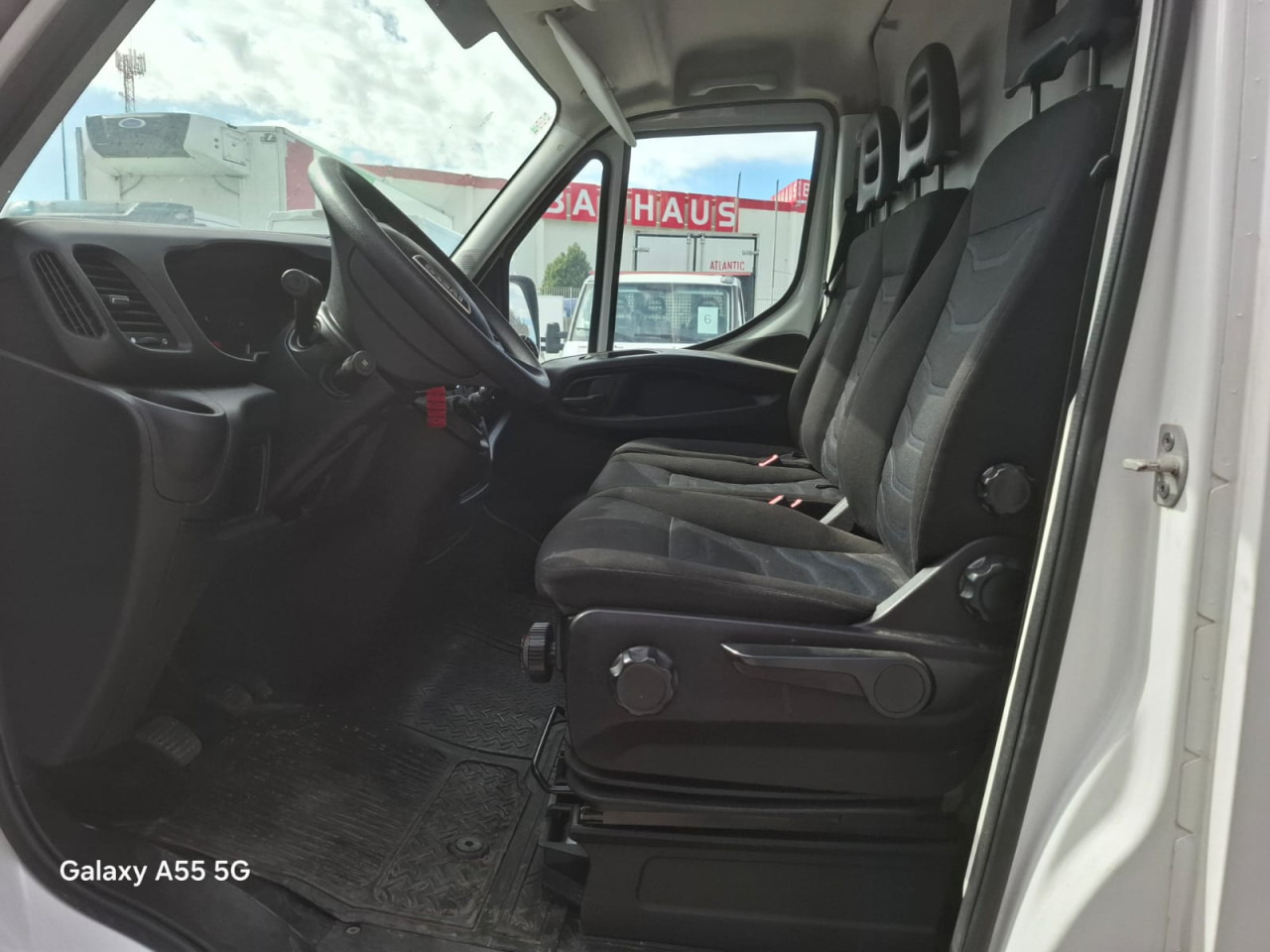 IVECO Daily 35S16V - Mikrobus: obrázok 4 IVECO Daily 35S16V - Mikrobus: obrázok 4