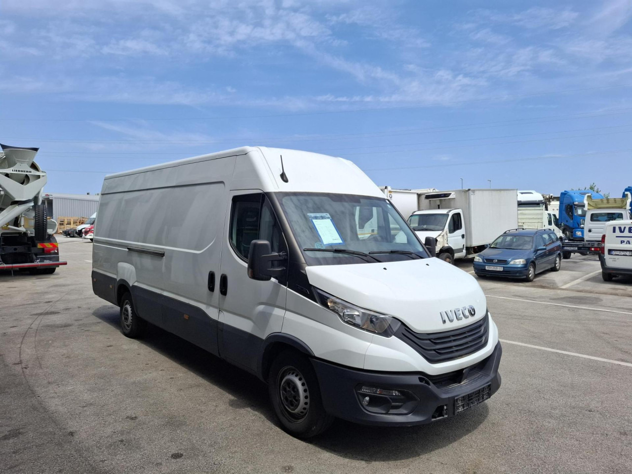 IVECO Daily 35S16V - Mikrobus: obrázok 2 IVECO Daily 35S16V - Mikrobus: obrázok 2