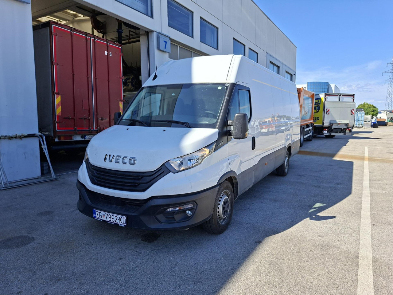 IVECO Daily 35S16V - Mikrobus: obrázok 2 IVECO Daily 35S16V - Mikrobus: obrázok 2
