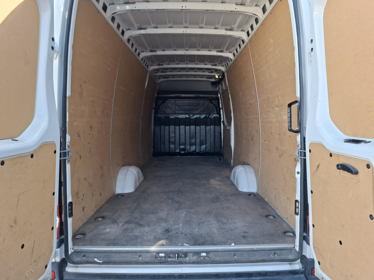 IVECO Daily 35S16V - Mikrobus: obrázok 5 IVECO Daily 35S16V - Mikrobus: obrázok 5