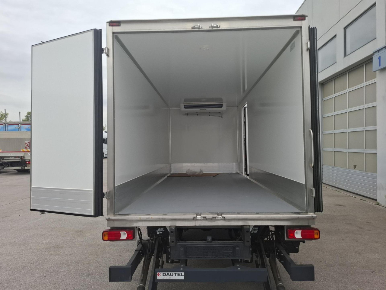 IVECO Daily 70C18H - Chladiarenská dodávka: obrázok 5 IVECO Daily 70C18H - Chladiarenská dodávka: obrázok 5