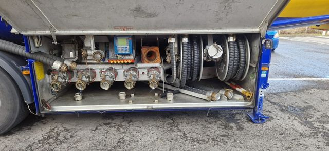 Schwarzmüller Schwingenschlögel,ADR,Diesel/Benzin, 5 Kammern Schwarzmüller Schwingenschlögel,ADR,Diesel/Benzin, 5 Kammern - Cisternový náves: obrázok 5 Schwarzmüller Schwingenschlögel,ADR,Diesel/Benzin, 5 Kammern Schwarzmüller Schwingenschlögel,ADR,Diesel/Benzin, 5 Kammern - Cisternový náves: obrázok 5