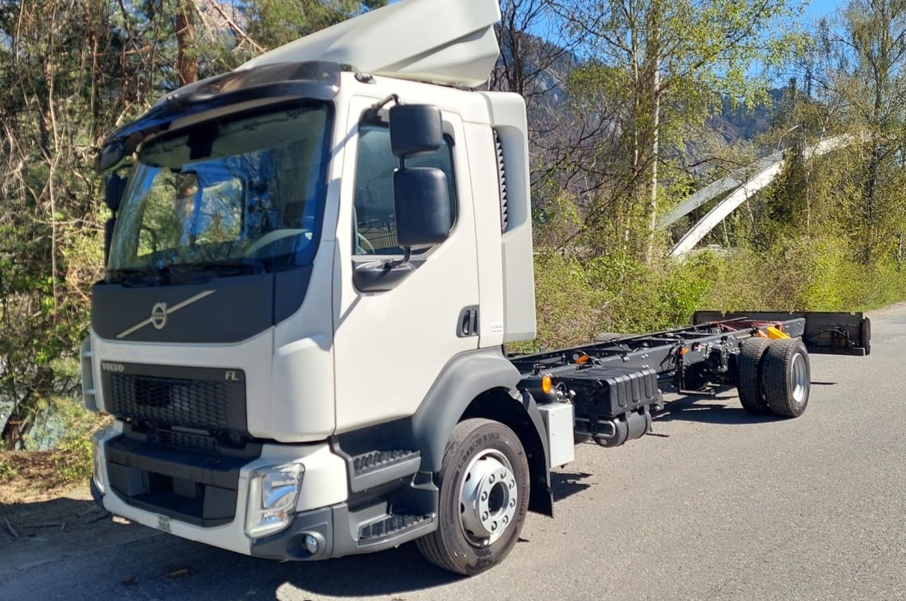 Volvo FL280 4x2, E6, Wohnwagen + 2 Pferdeplaetze Volvo FL280 4x2, E6, 7.40m Chassis, Fahrgestell - Nákladné auto na prepravu koní: obrázok 1 Volvo FL280 4x2, E6, Wohnwagen + 2 Pferdeplaetze Volvo FL280 4x2, E6, 7.40m Chassis, Fahrgestell - Nákladné auto na prepravu koní: obrázok 1