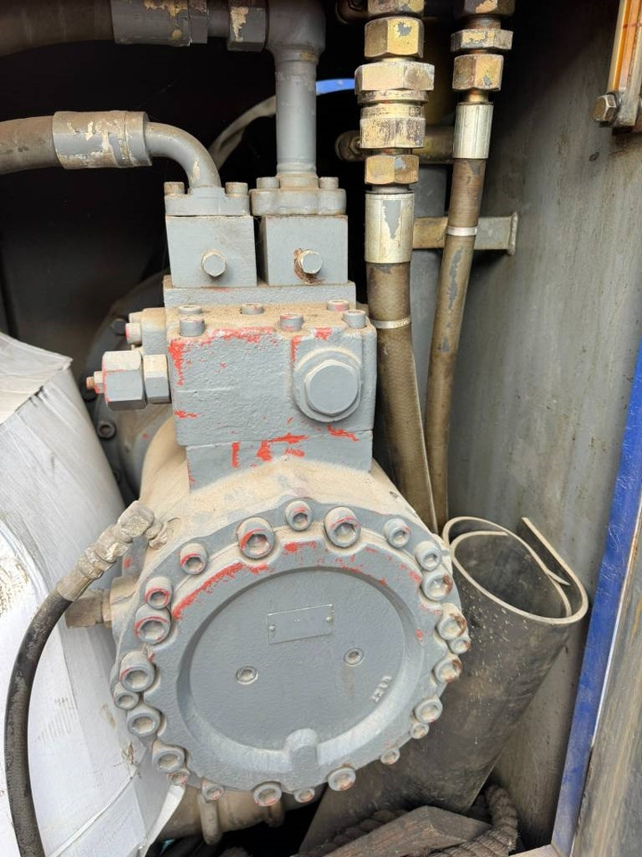 Pásový žeriav Hitachi KH300-3 PD: obrázok 14 Pásový žeriav Hitachi KH300-3 PD: obrázok 14