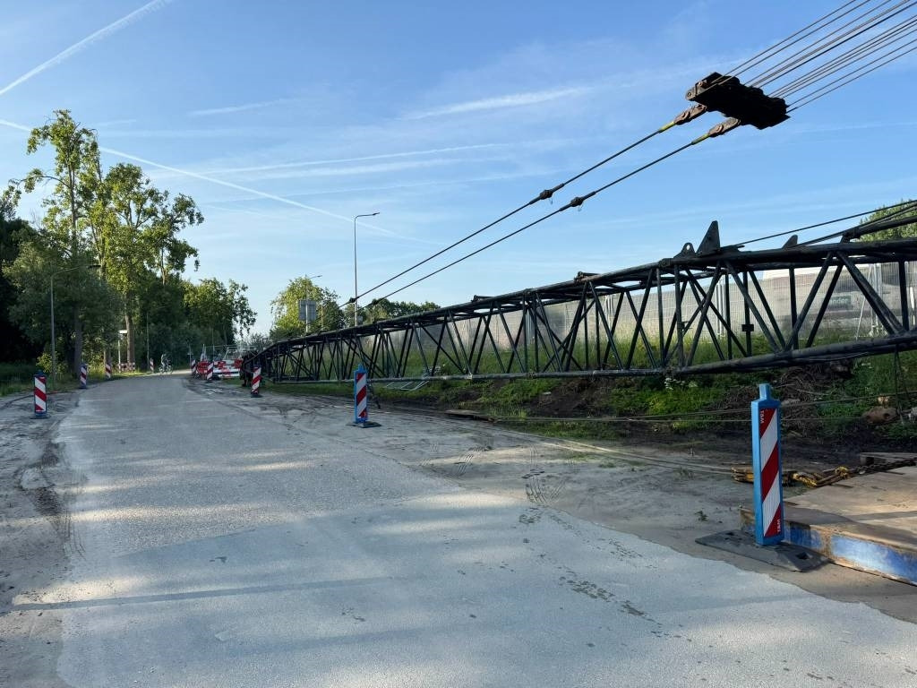 Pásový žeriav Hitachi KH300-3 PD: obrázok 12 Pásový žeriav Hitachi KH300-3 PD: obrázok 12