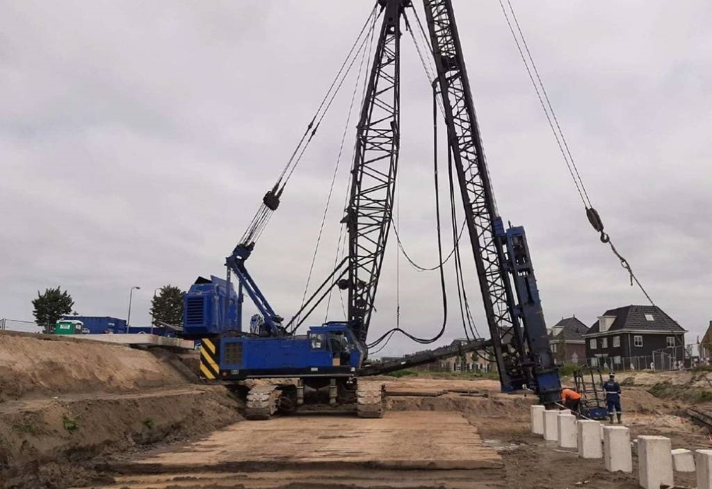 Hitachi KH300-3 PD - Pásový žeriav: obrázok 2 Hitachi KH300-3 PD - Pásový žeriav: obrázok 2