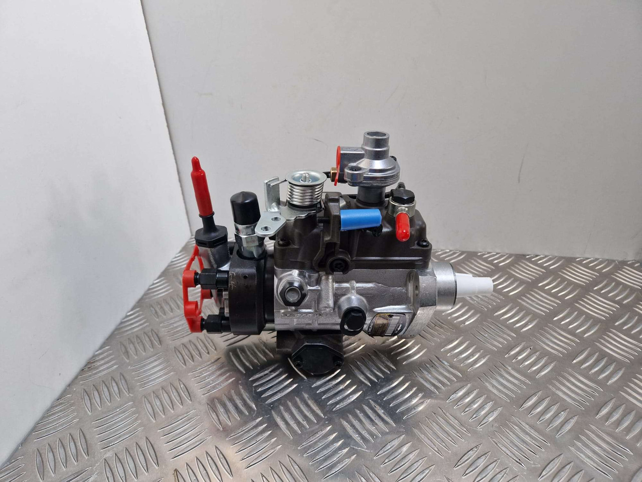320/06934 12v Injection pump 9520A294G Delphi - Motor a diely pre Stavebné stroje: obrázok 1 320/06934 12v Injection pump 9520A294G Delphi - Motor a diely pre Stavebné stroje: obrázok 1