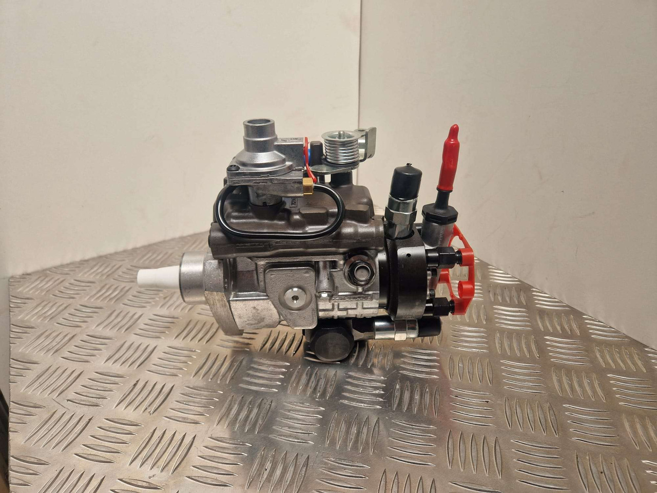 320/06935 24v 63kw Injection pump 9520A294H Delphi - Motor a diely pre Stavebné stroje: obrázok 2 320/06935 24v 63kw Injection pump 9520A294H Delphi - Motor a diely pre Stavebné stroje: obrázok 2