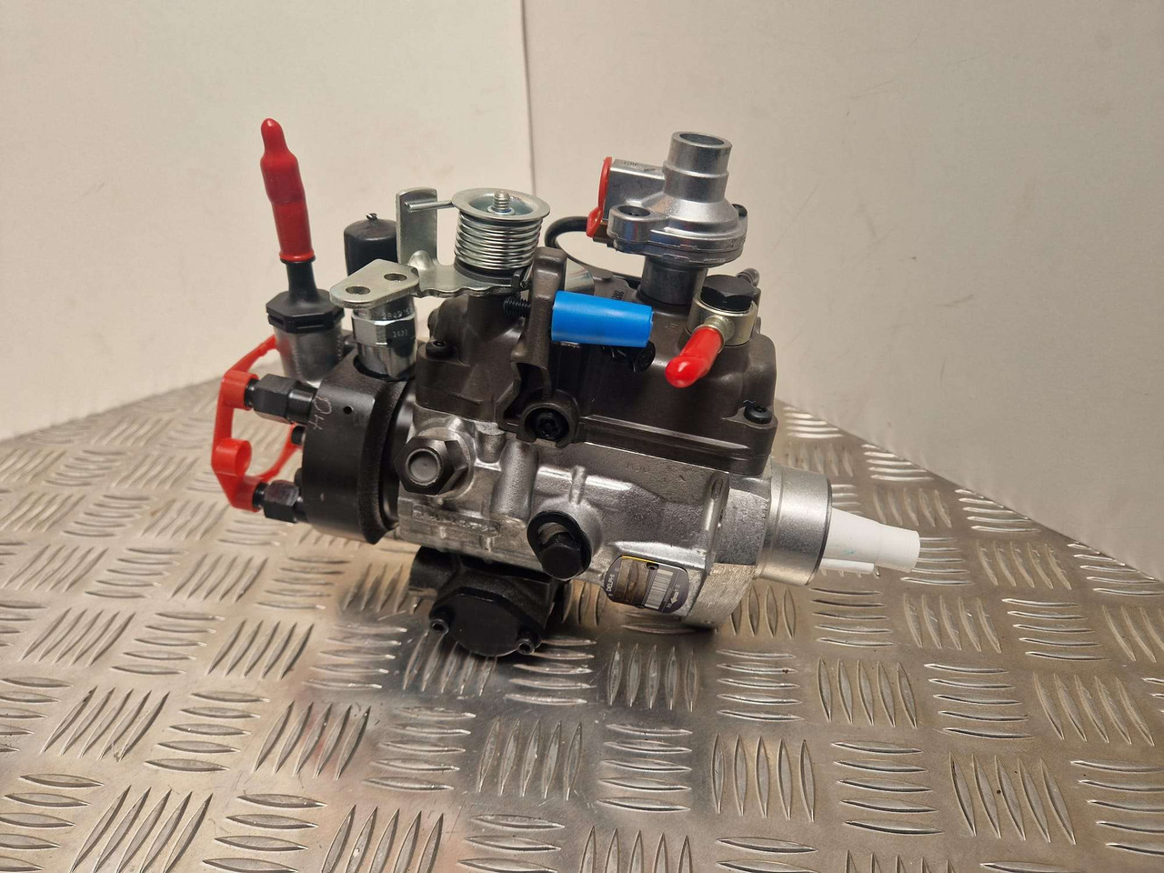 320/06935 24v 63kw Injection pump 9520A294H Delphi - Motor a diely pre Stavebné stroje: obrázok 1 320/06935 24v 63kw Injection pump 9520A294H Delphi - Motor a diely pre Stavebné stroje: obrázok 1