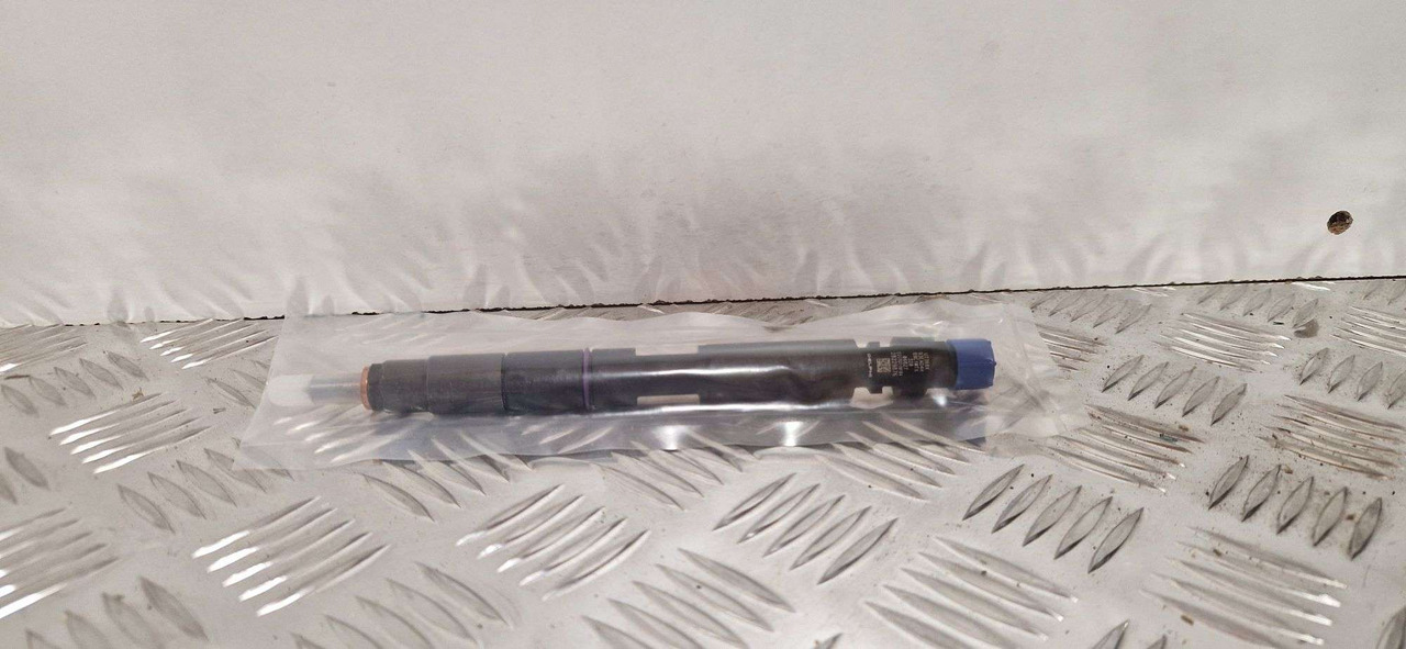 JCB 320/06827 fuel injector Delphi injector 28229876 68kw – 93kw - Motor a diely pre Stavebné stroje: obrázok 1 JCB 320/06827 fuel injector Delphi injector 28229876 68kw – 93kw - Motor a diely pre Stavebné stroje: obrázok 1