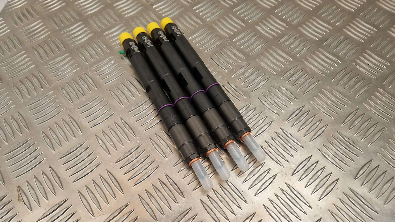 JCB 320/06881 injector set of 4 Delphi 55kw injectors - Motor a diely pre Stavebné stroje: obrázok 1 JCB 320/06881 injector set of 4 Delphi 55kw injectors - Motor a diely pre Stavebné stroje: obrázok 1