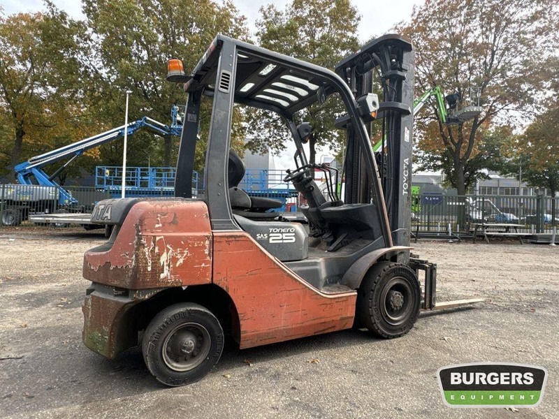 Toyota 8FDF25 - Dieselový vysokozdvižný vozík: obrázok 4 Toyota 8FDF25 - Dieselový vysokozdvižný vozík: obrázok 4