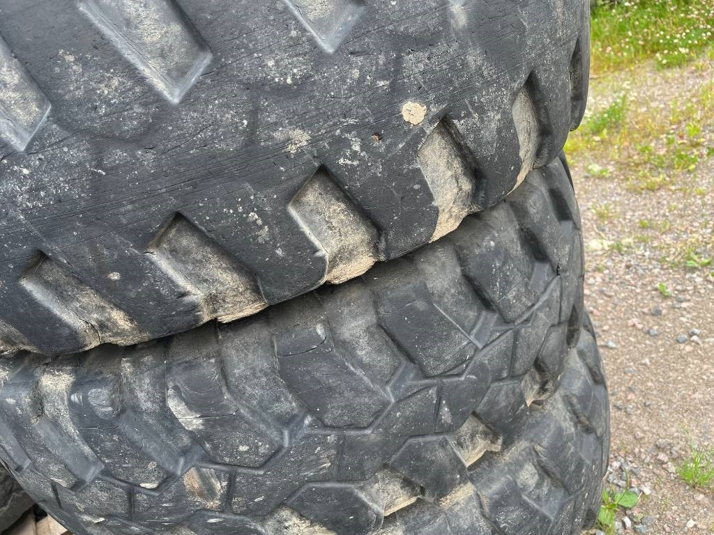 Michelin 335/80-20 till Volvo L30 Zettelmeyer - Pneumatika pre Stavebné stroje: obrázok 3 Michelin 335/80-20 till Volvo L30 Zettelmeyer - Pneumatika pre Stavebné stroje: obrázok 3