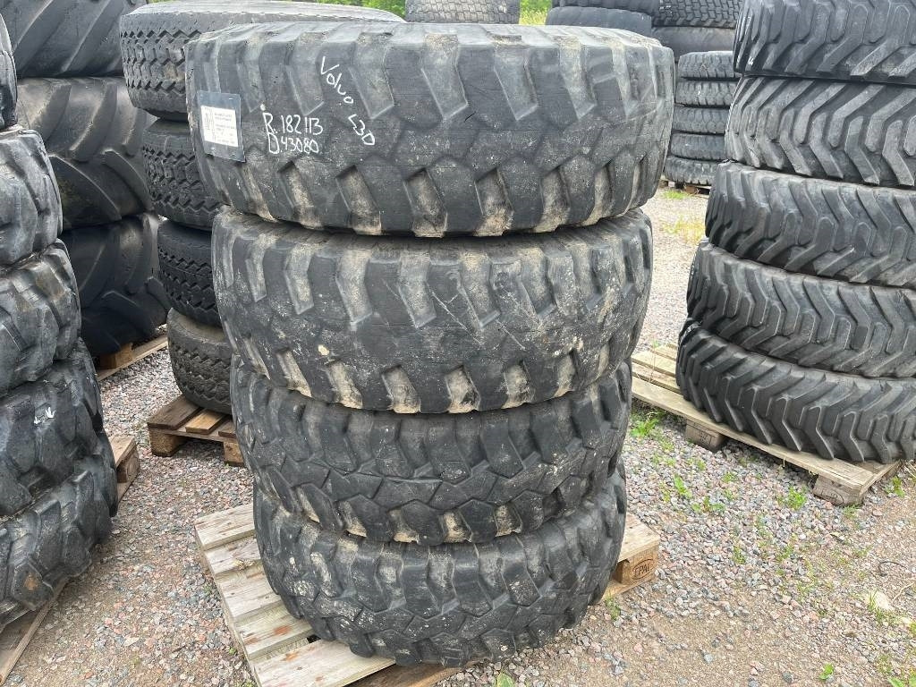 Michelin 335/80-20 till Volvo L30 Zettelmeyer - Pneumatika pre Stavebné stroje: obrázok 1 Michelin 335/80-20 till Volvo L30 Zettelmeyer - Pneumatika pre Stavebné stroje: obrázok 1