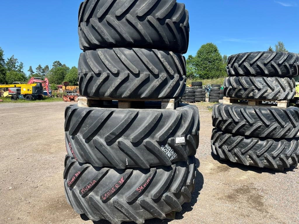 Michelin 650/65R38 540/65R28 till Fendt 716 - Pneumatika pre Poľnohospodárske stroje: obrázok 1 Michelin 650/65R38 540/65R28 till Fendt 716 - Pneumatika pre Poľnohospodárske stroje: obrázok 1