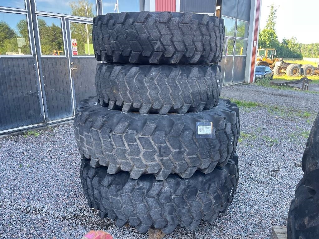 Nokian 18,4-34 14,9-24 till Volvo Bm 840 841 - Pneumatika pre Stavebné stroje: obrázok 1 Nokian 18,4-34 14,9-24 till Volvo Bm 840 841 - Pneumatika pre Stavebné stroje: obrázok 1