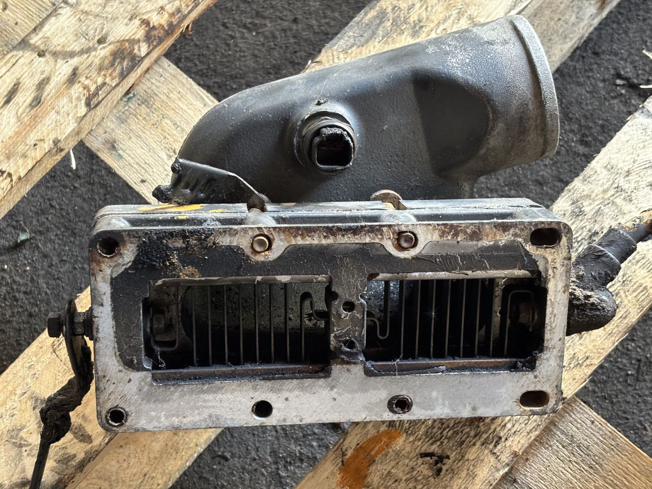 CAT Caterpillar C9 201-9765 Kolanko Wlotu Powietrza 2019765 - Hadica sania pre Poľnohospodárske stroje: obrázok 3 CAT Caterpillar C9 201-9765 Kolanko Wlotu Powietrza 2019765 - Hadica sania pre Poľnohospodárske stroje: obrázok 3