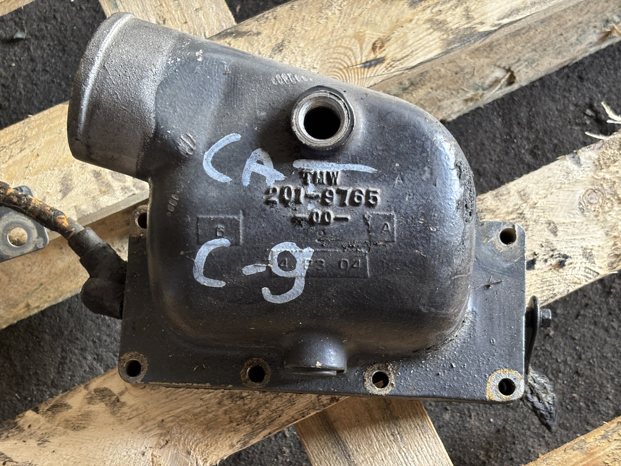 CAT Caterpillar C9 201-9765 Kolanko Wlotu Powietrza 2019765 - Hadica sania pre Poľnohospodárske stroje: obrázok 1 CAT Caterpillar C9 201-9765 Kolanko Wlotu Powietrza 2019765 - Hadica sania pre Poľnohospodárske stroje: obrázok 1