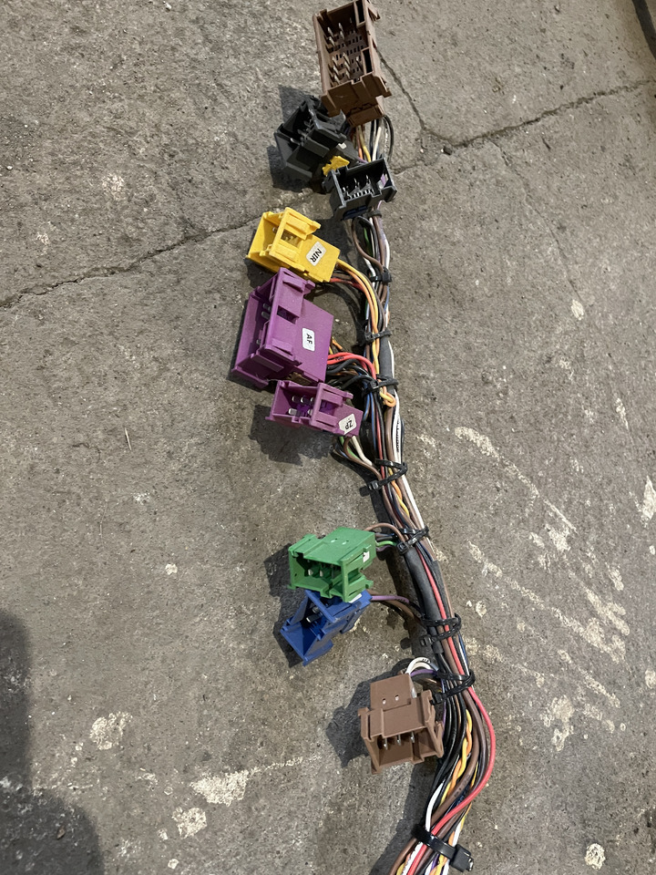 Claas Jaguar 880-830 980-930 - wiązka elektryczna kabiny 0018110206 - Kábel/ Káblový zväzok pre Samohybná rezačka: obrázok 5 Claas Jaguar 880-830 980-930 - wiązka elektryczna kabiny 0018110206 - Kábel/ Káblový zväzok pre Samohybná rezačka: obrázok 5