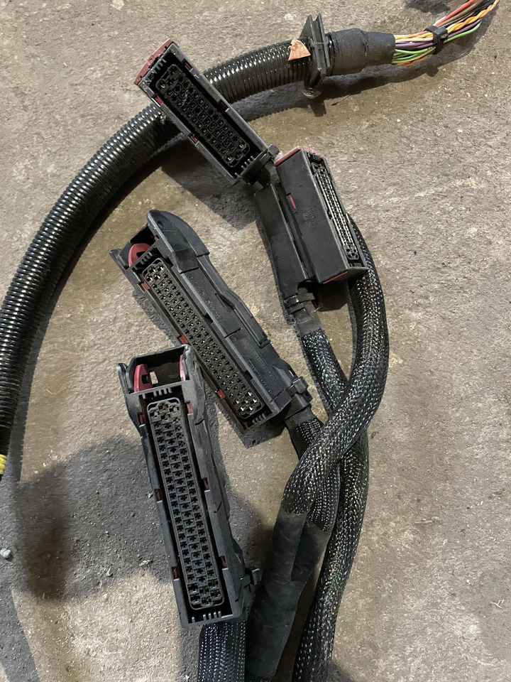 Claas Jaguar 880-830 980-930 - wiązka elektryczna kabiny 0018110206 - Kábel/ Káblový zväzok pre Samohybná rezačka: obrázok 4 Claas Jaguar 880-830 980-930 - wiązka elektryczna kabiny 0018110206 - Kábel/ Káblový zväzok pre Samohybná rezačka: obrázok 4