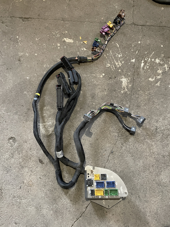 Claas Jaguar 880-830 980-930 - wiązka elektryczna kabiny 0018110206 - Kábel/ Káblový zväzok pre Samohybná rezačka: obrázok 1 Claas Jaguar 880-830 980-930 - wiązka elektryczna kabiny 0018110206 - Kábel/ Káblový zväzok pre Samohybná rezačka: obrázok 1