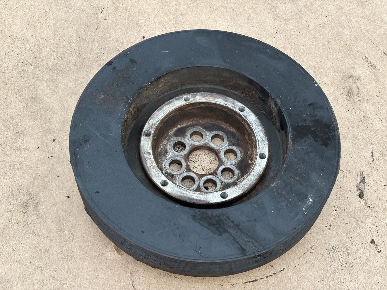 Claas LEXION 780 Koło Pasowe Silnika 9 pasków - Remeň pre Obilný kombajn: obrázok 3 Claas LEXION 780 Koło Pasowe Silnika 9 pasków - Remeň pre Obilný kombajn: obrázok 3