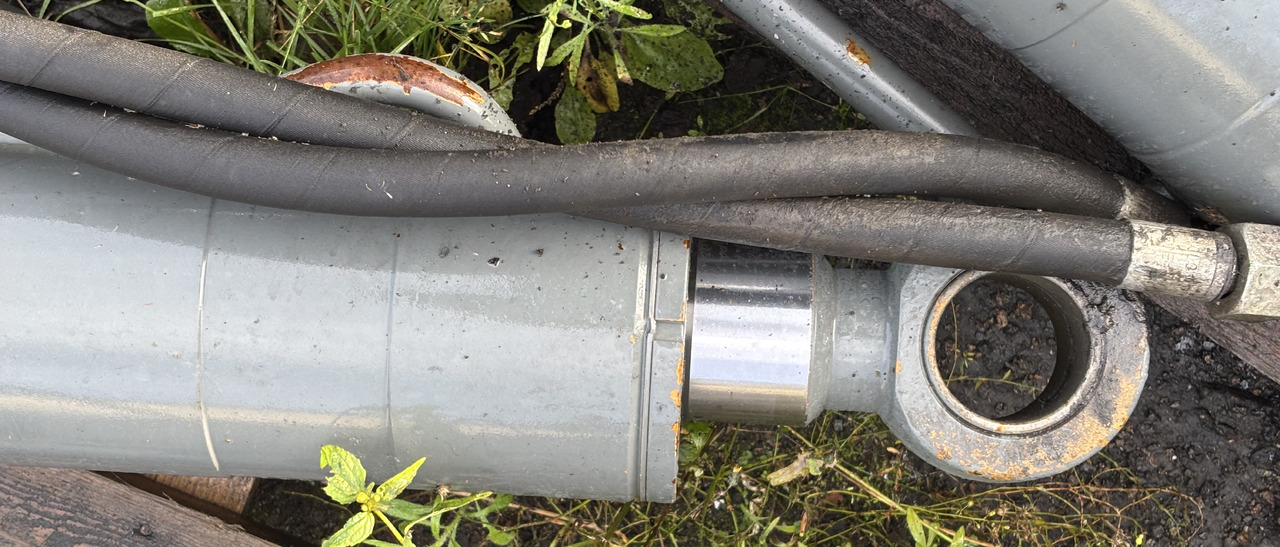 Claas Scorpion 7040 Siłownik Podnoszenia Siłownik Wyrównania 0013003700 0013003720 - Hydraulický valec pre Teleskopický nakladač: obrázok 2 Claas Scorpion 7040 Siłownik Podnoszenia Siłownik Wyrównania 0013003700 0013003720 - Hydraulický valec pre Teleskopický nakladač: obrázok 2