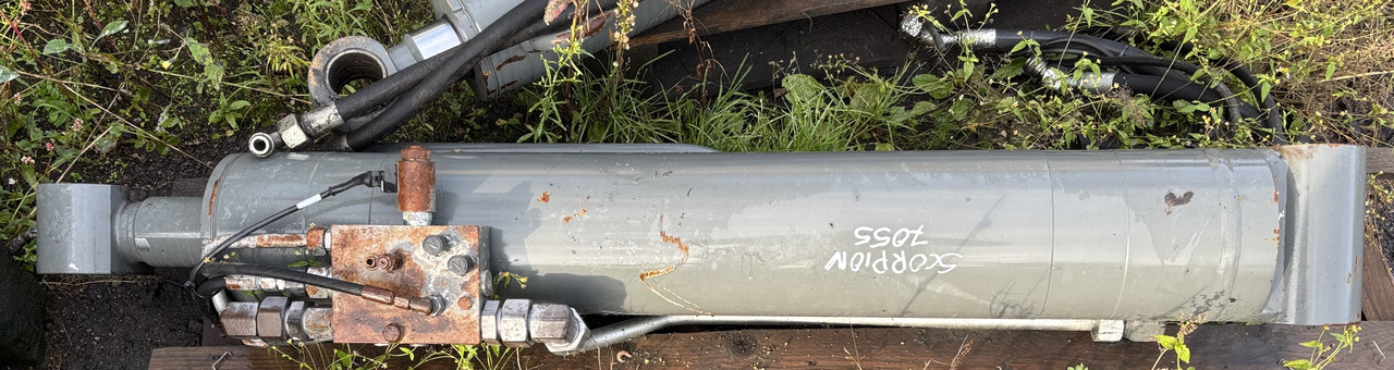 Claas Scorpion 7055 Siłownik Podnoszenia 0013048390   00 1304 839 0 - Hydraulický valec pre Teleskopický nakladač: obrázok 1 Claas Scorpion 7055 Siłownik Podnoszenia 0013048390   00 1304 839 0 - Hydraulický valec pre Teleskopický nakladač: obrázok 1