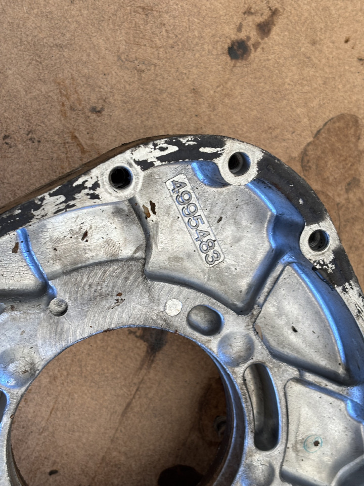 Cummins 6CT 6CT8.3 6C8.3 Obudowa koła zębatego Wałka rozrządu 4992991 4995483 - Vačkový hriadeľ pre Poľnohospodárske stroje: obrázok 2 Cummins 6CT 6CT8.3 6C8.3 Obudowa koła zębatego Wałka rozrządu 4992991 4995483 - Vačkový hriadeľ pre Poľnohospodárske stroje: obrázok 2