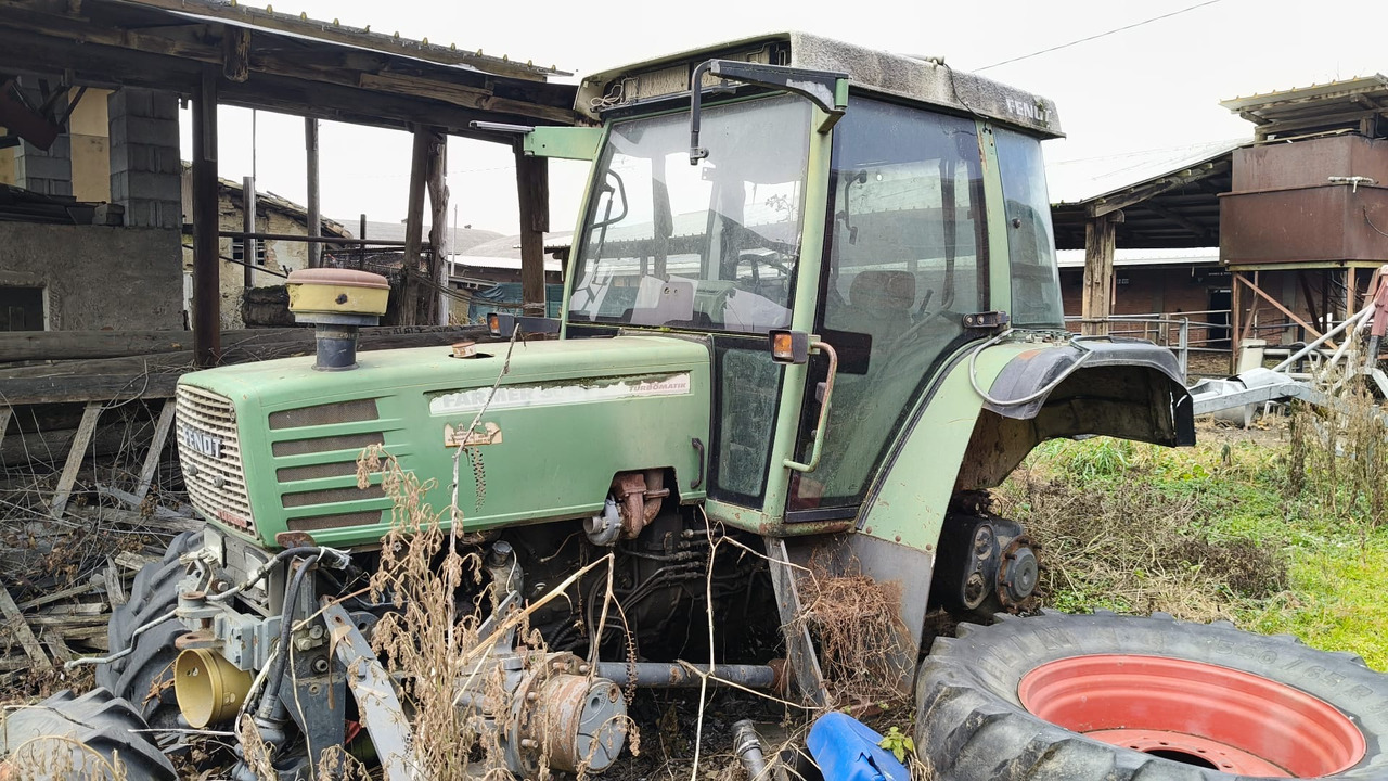 Fendt 309 - na części - ramiona mocowania lusterek - Spatne zrkadlo pre Traktor: obrázok 1 Fendt 309 - na części - ramiona mocowania lusterek - Spatne zrkadlo pre Traktor: obrázok 1