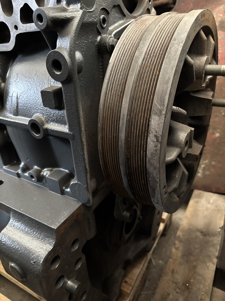 Fendt 936 Gen 7 Silnik D1556LE523 Tłumik Drgań Koło Pasowe H218PF150087A CZĘŚCI - Motor a diely pre Traktor: obrázok 1 Fendt 936 Gen 7 Silnik D1556LE523 Tłumik Drgań Koło Pasowe H218PF150087A CZĘŚCI - Motor a diely pre Traktor: obrázok 1