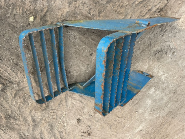 Ford New Holland 8730 - Stopnica | Stopnie - Schodík pre Traktor: obrázok 2 Ford New Holland 8730 - Stopnica | Stopnie - Schodík pre Traktor: obrázok 2
