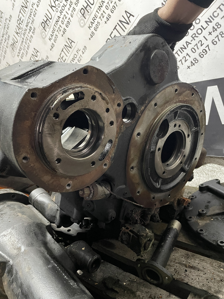 JCB Fastrac - pokrywa skrzyni biegów - Prevodovka a diely pre Stavebné stroje: obrázok 1 JCB Fastrac - pokrywa skrzyni biegów - Prevodovka a diely pre Stavebné stroje: obrázok 1