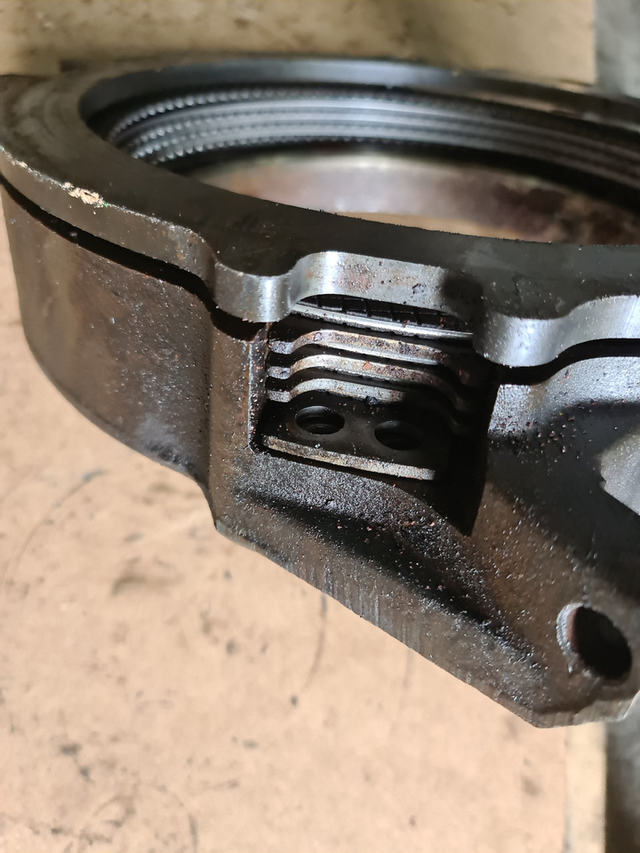 John Deere 4650 4850 Obudowa Hamulca Tłoka Hamulcowego R72041 R72042 - Diely bŕzd pre Poľnohospodárske stroje: obrázok 3 John Deere 4650 4850 Obudowa Hamulca Tłoka Hamulcowego R72041 R72042 - Diely bŕzd pre Poľnohospodárske stroje: obrázok 3