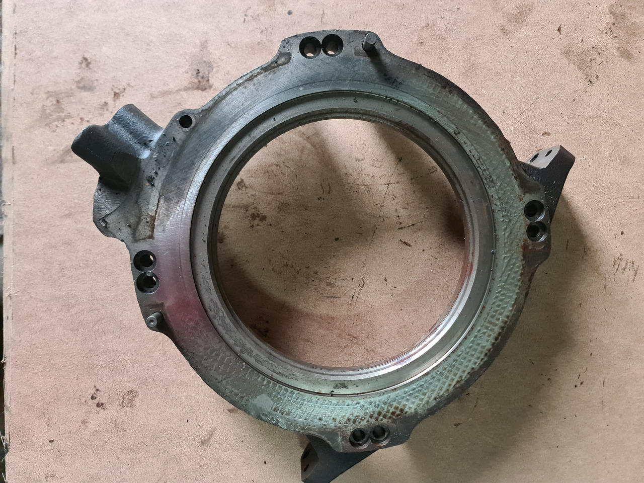 John Deere 4650, 4850 Obudowa Tłoka Hamulcowego R72044 - Diely bŕzd pre Poľnohospodárske stroje: obrázok 1 John Deere 4650, 4850 Obudowa Tłoka Hamulcowego R72044 - Diely bŕzd pre Poľnohospodárske stroje: obrázok 1