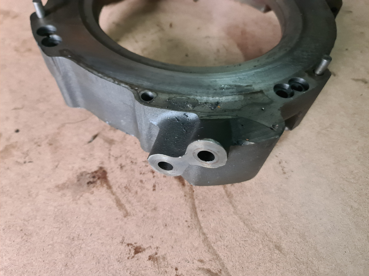 John Deere 4650, 4850 Obudowa Tłoka Hamulcowego R72044 - Diely bŕzd pre Poľnohospodárske stroje: obrázok 2 John Deere 4650, 4850 Obudowa Tłoka Hamulcowego R72044 - Diely bŕzd pre Poľnohospodárske stroje: obrázok 2