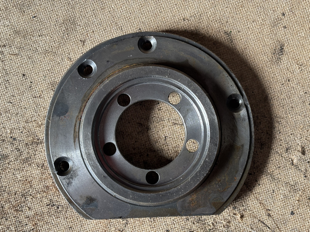 John Deere 6010 6110 6210 Obudowa Łożyska L113330 - Ložiska motoru pre Poľnohospodárske stroje: obrázok 2 John Deere 6010 6110 6210 Obudowa Łożyska L113330 - Ložiska motoru pre Poľnohospodárske stroje: obrázok 2