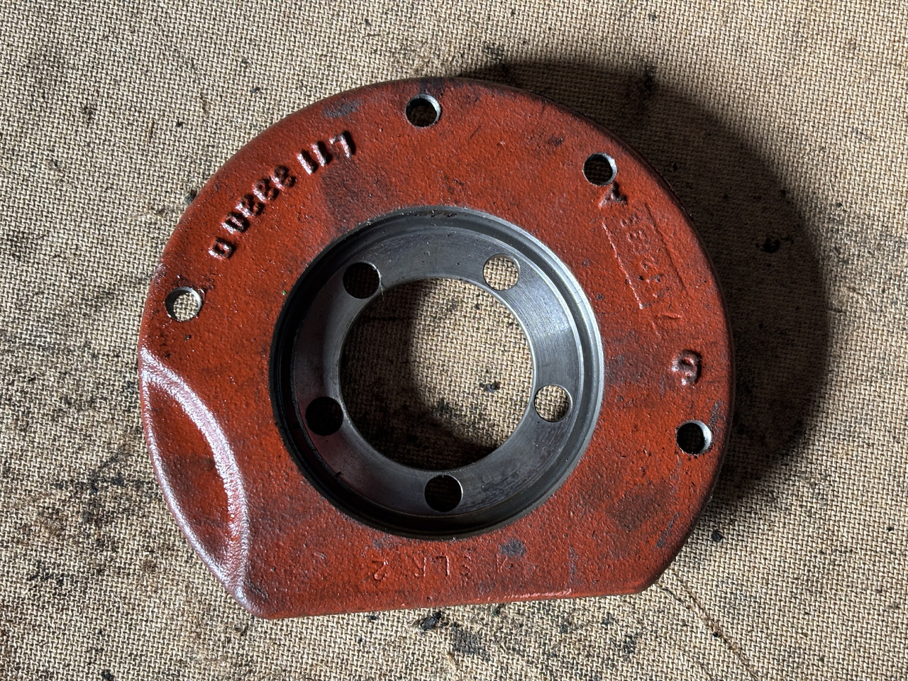 John Deere 6010 6110 6210 Obudowa Łożyska L113330 - Ložiska motoru pre Poľnohospodárske stroje: obrázok 1 John Deere 6010 6110 6210 Obudowa Łożyska L113330 - Ložiska motoru pre Poľnohospodárske stroje: obrázok 1