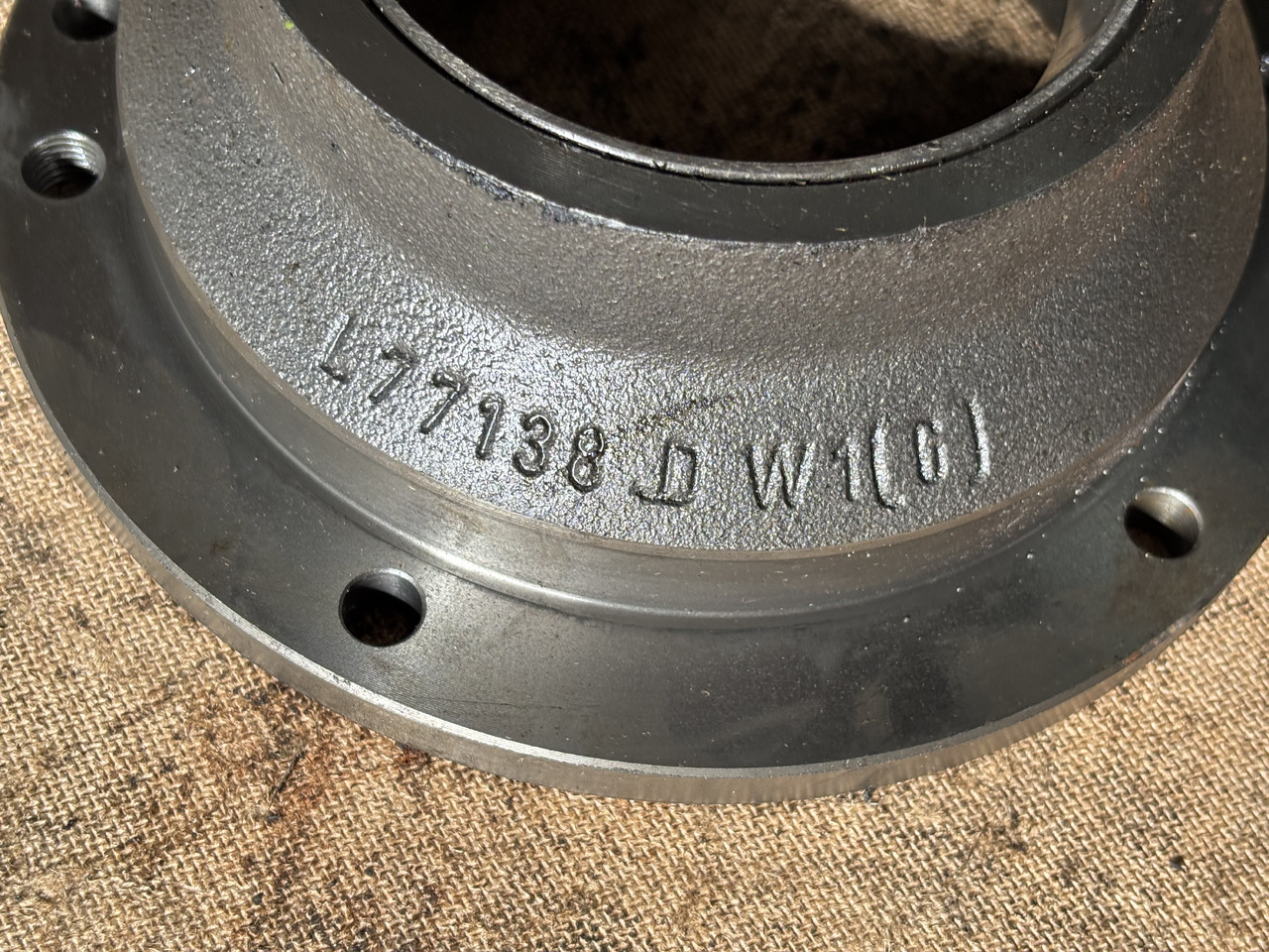 John Deere 6010 6110 6210 Obudowa Łożyska L77138 232615 - Ložiska motoru pre Poľnohospodárske stroje: obrázok 2 John Deere 6010 6110 6210 Obudowa Łożyska L77138 232615 - Ložiska motoru pre Poľnohospodárske stroje: obrázok 2