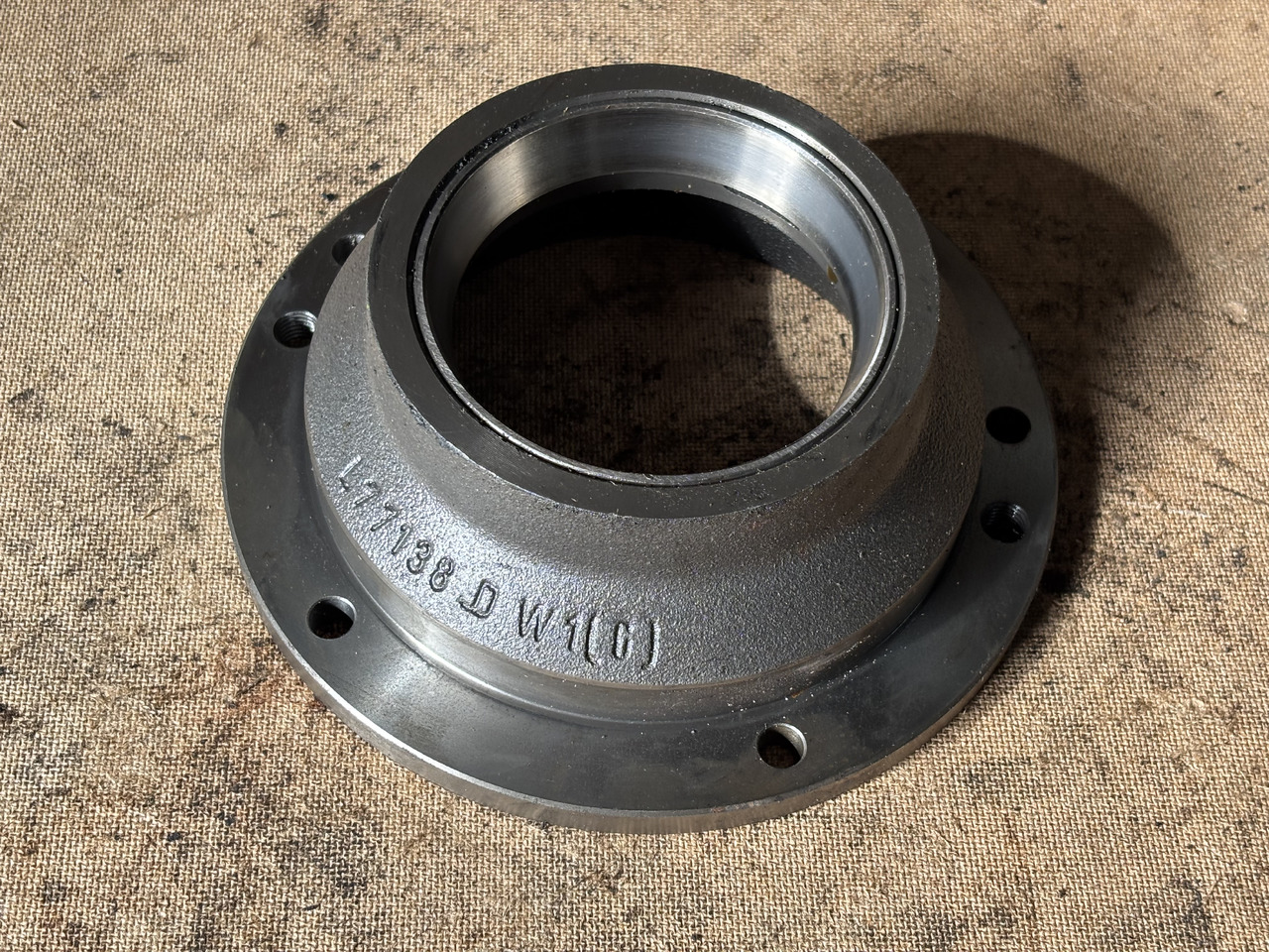 John Deere 6010 6110 6210 Obudowa Łożyska L77138 232615 - Ložiska motoru pre Poľnohospodárske stroje: obrázok 1 John Deere 6010 6110 6210 Obudowa Łożyska L77138 232615 - Ložiska motoru pre Poľnohospodárske stroje: obrázok 1