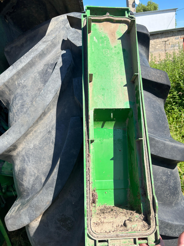 John Deere 6010 6200 6400 6510 Pokrywa obudowy filtra powietrza kabinowego AL153003 - Kabínový filter pre Poľnohospodárske stroje: obrázok 2 John Deere 6010 6200 6400 6510 Pokrywa obudowy filtra powietrza kabinowego AL153003 - Kabínový filter pre Poľnohospodárske stroje: obrázok 2