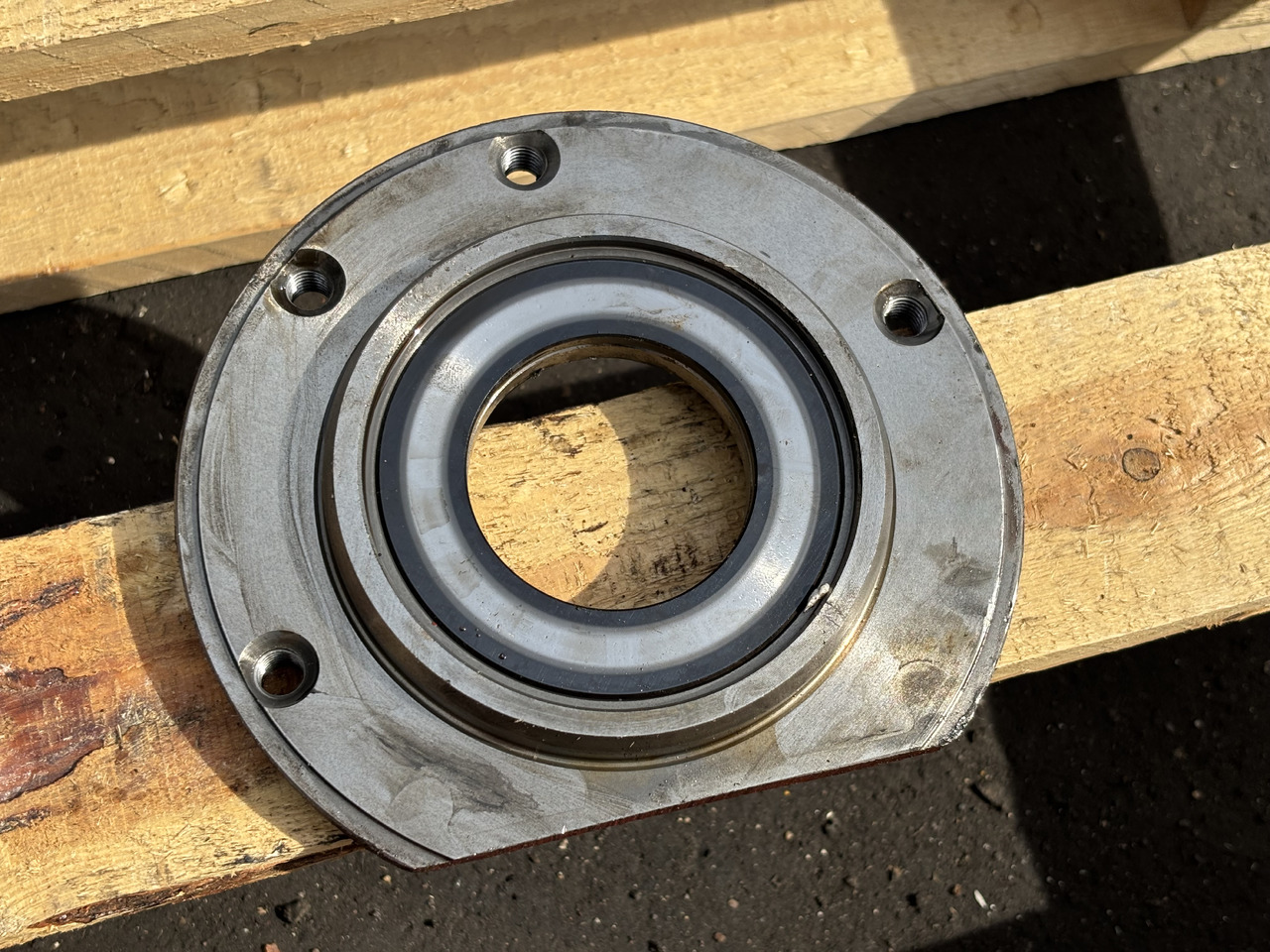 John Deere 6630 Obudowa Łożyska L113426 L215099 - Diely pásového podvozku pre Poľnohospodárske stroje: obrázok 3 John Deere 6630 Obudowa Łożyska L113426 L215099 - Diely pásového podvozku pre Poľnohospodárske stroje: obrázok 3