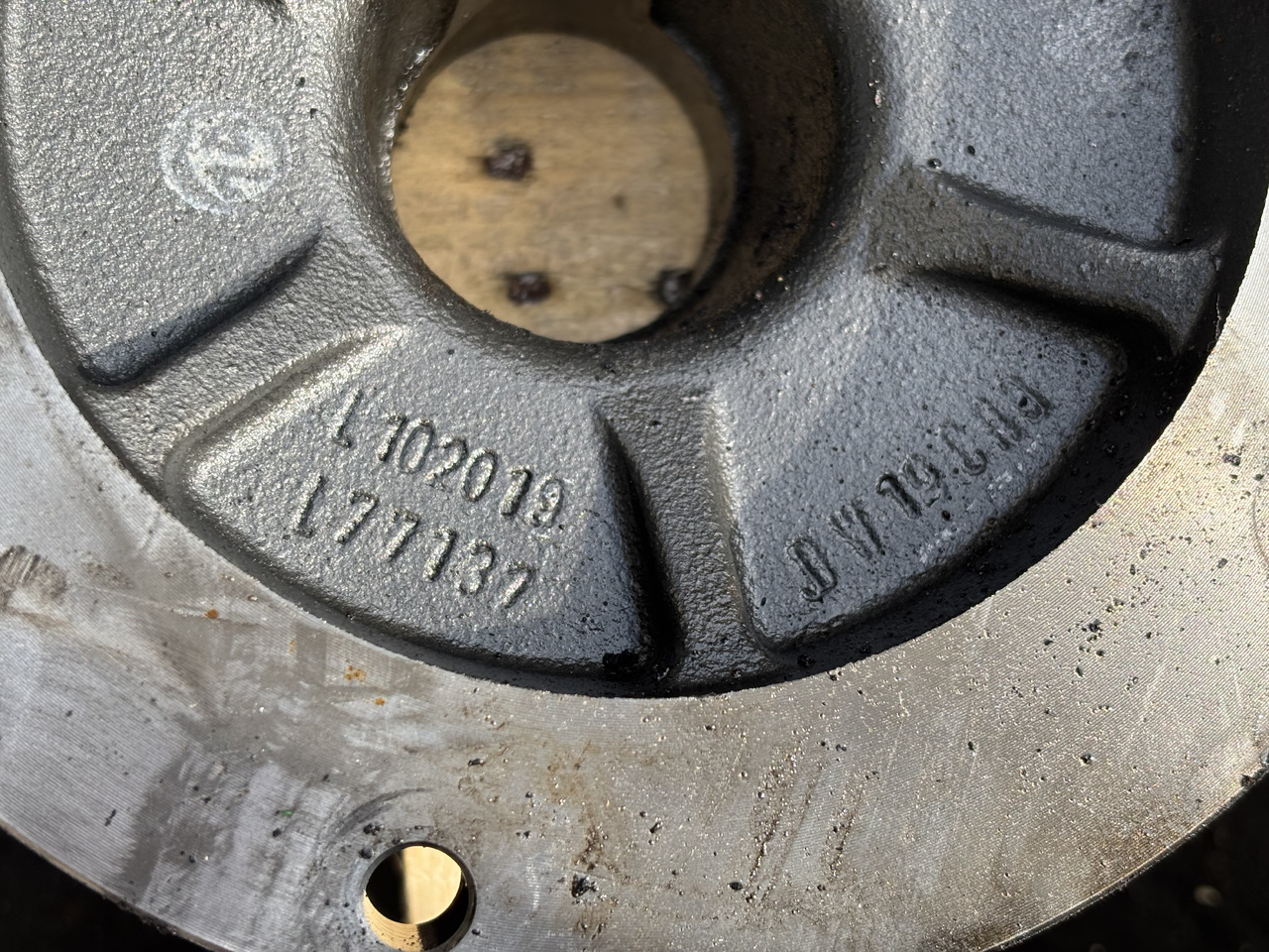 John Deere 6630 Obudowa łożyska L77137 L102019 - Diely pásového podvozku pre Poľnohospodárske stroje: obrázok 2 John Deere 6630 Obudowa łożyska L77137 L102019 - Diely pásového podvozku pre Poľnohospodárske stroje: obrázok 2