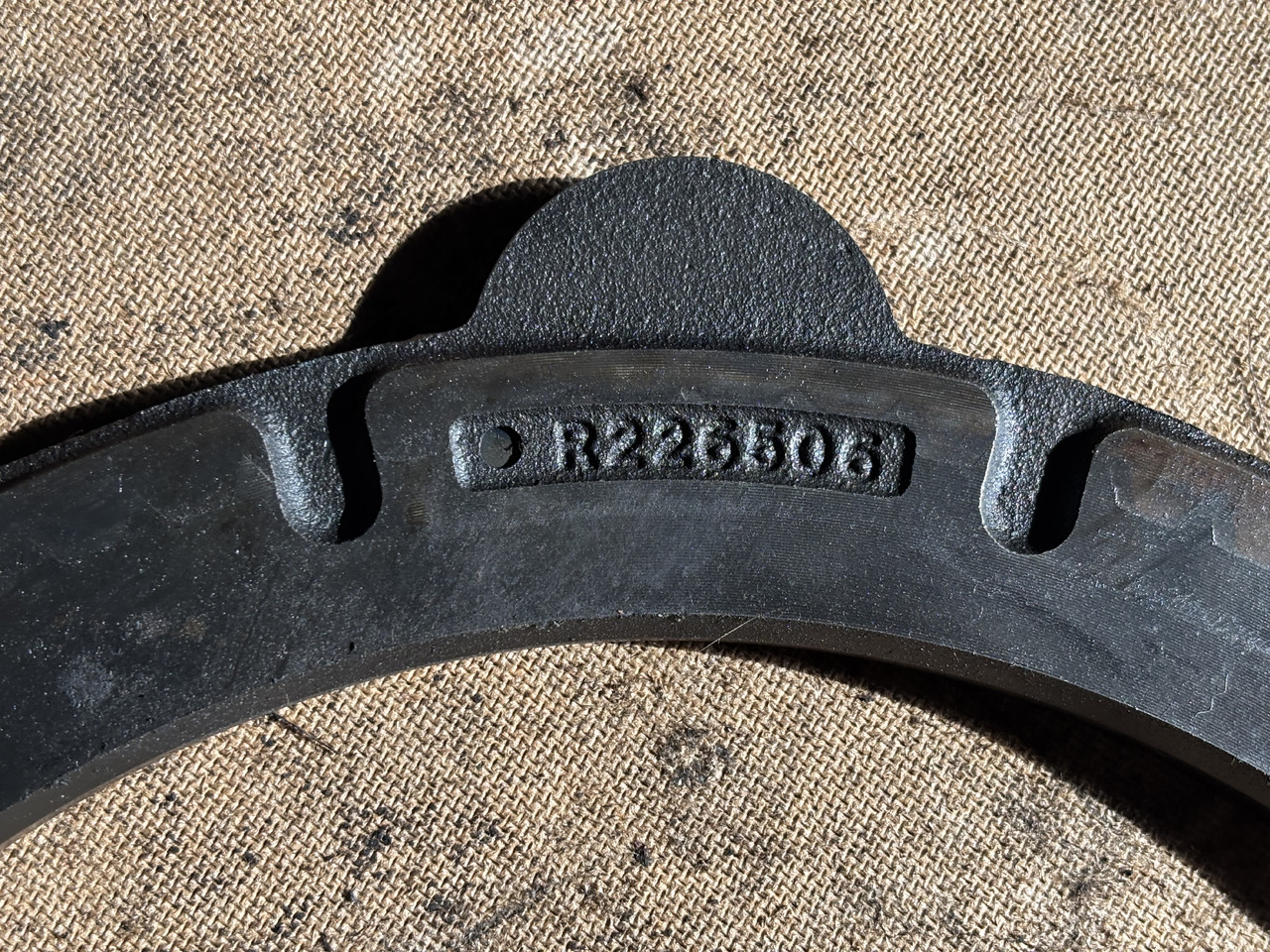 John Deere 7200 7230 7630 7830 7930 7M 230 Docisk Hamulca Płytka R226506 R240743 - Brzdový kotúč pre Poľnohospodárske stroje: obrázok 2 John Deere 7200 7230 7630 7830 7930 7M 230 Docisk Hamulca Płytka R226506 R240743 - Brzdový kotúč pre Poľnohospodárske stroje: obrázok 2