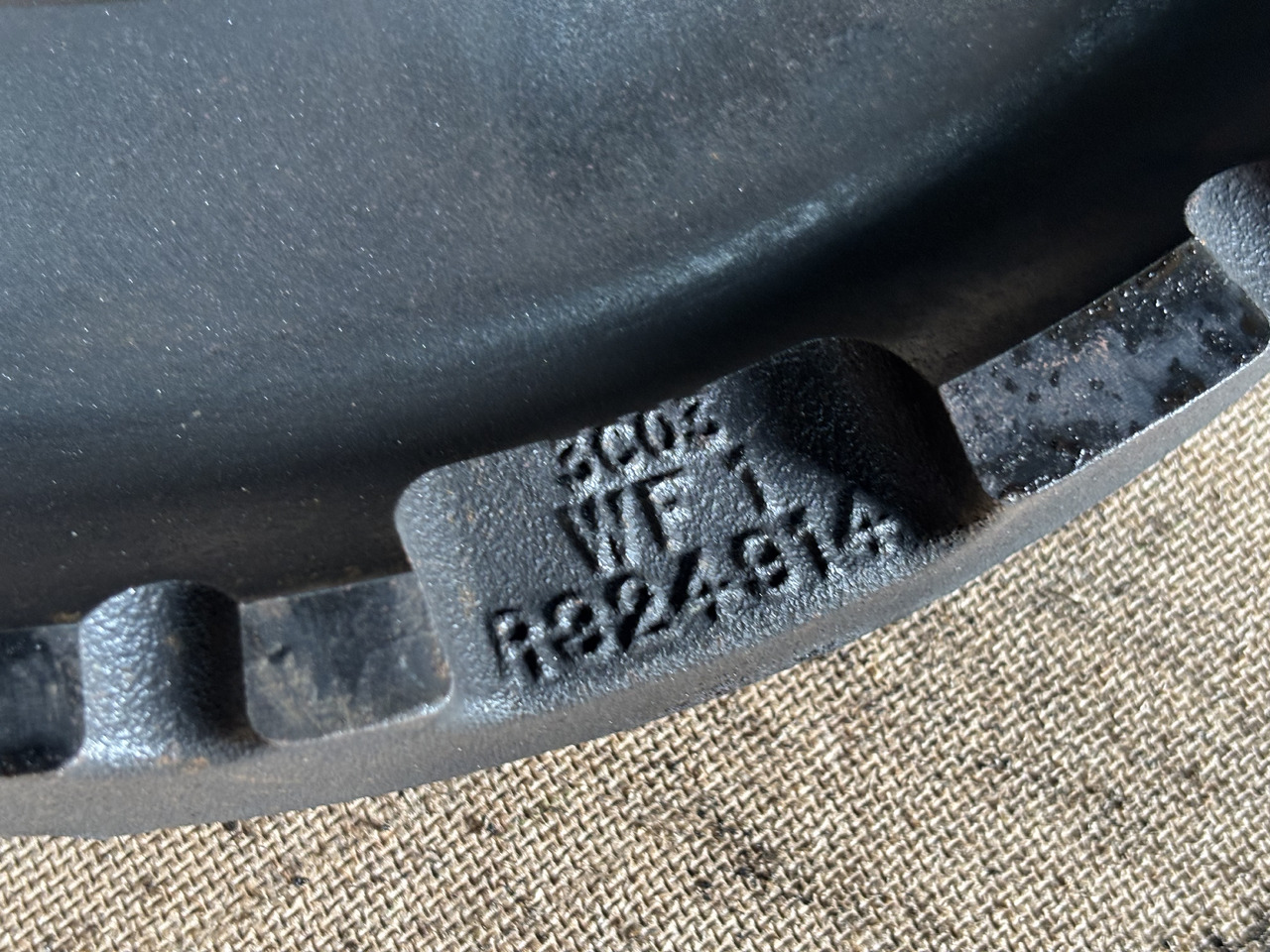 John Deere 7210 7230 7250 7R330 7R350 Docisk Hamulca Płytka R324914 - Diely bŕzd pre Poľnohospodárske stroje: obrázok 2 John Deere 7210 7230 7250 7R330 7R350 Docisk Hamulca Płytka R324914 - Diely bŕzd pre Poľnohospodárske stroje: obrázok 2