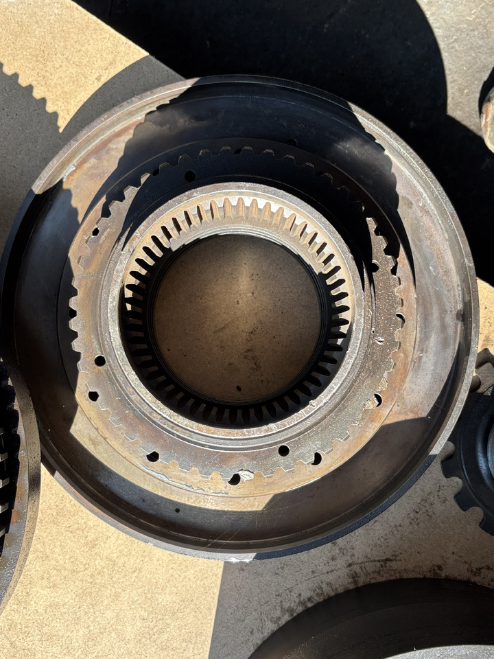 John Deere 7RXXX 7R330 7R 330 Piasta przedniego mostu TA27517 - Náboj pre Poľnohospodárske stroje: obrázok 2 John Deere 7RXXX 7R330 7R 330 Piasta przedniego mostu TA27517 - Náboj pre Poľnohospodárske stroje: obrázok 2