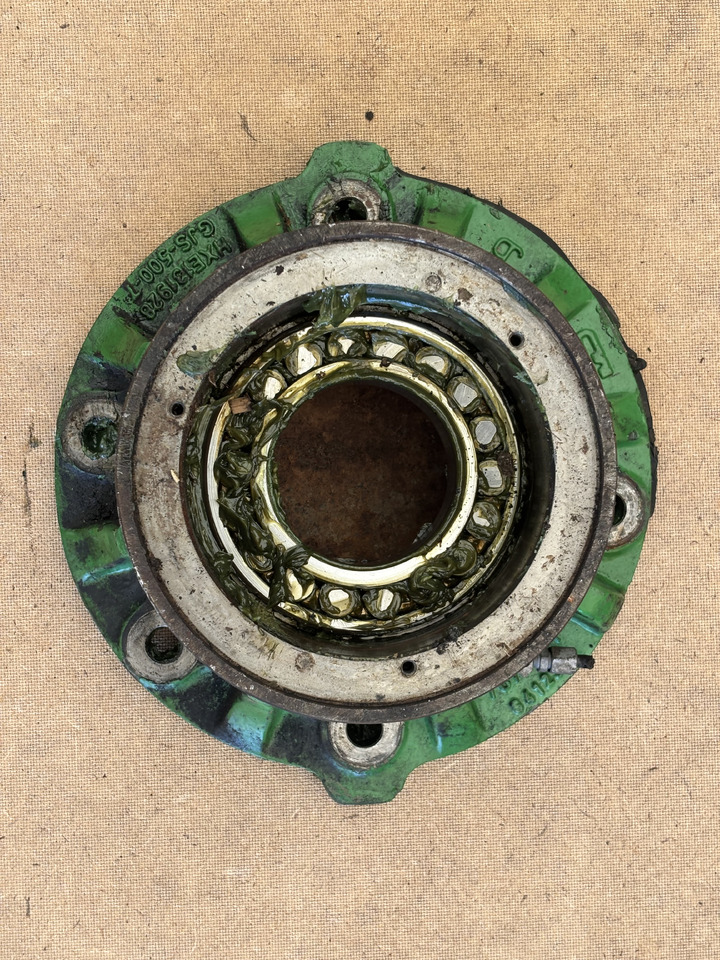 John Deere 8200 8400 8600 9600 Obudowa Łożyska HXE131928 AXE105273 - Diely pásového podvozku pre Poľnohospodárske stroje: obrázok 1 John Deere 8200 8400 8600 9600 Obudowa Łożyska HXE131928 AXE105273 - Diely pásového podvozku pre Poľnohospodárske stroje: obrázok 1