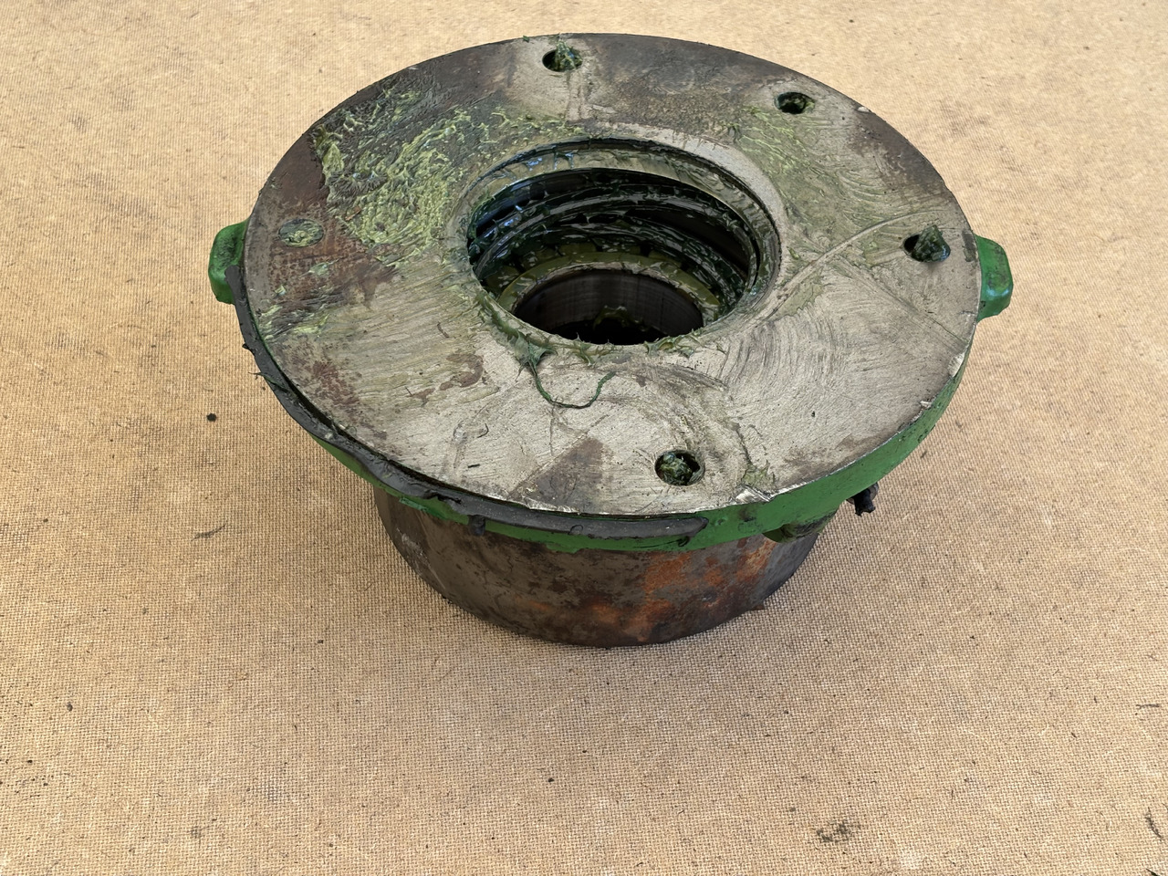 John Deere 8200 8400 8600 9600 Obudowa Łożyska HXE131928 AXE105273 - Diely pásového podvozku pre Poľnohospodárske stroje: obrázok 2 John Deere 8200 8400 8600 9600 Obudowa Łożyska HXE131928 AXE105273 - Diely pásového podvozku pre Poľnohospodárske stroje: obrázok 2